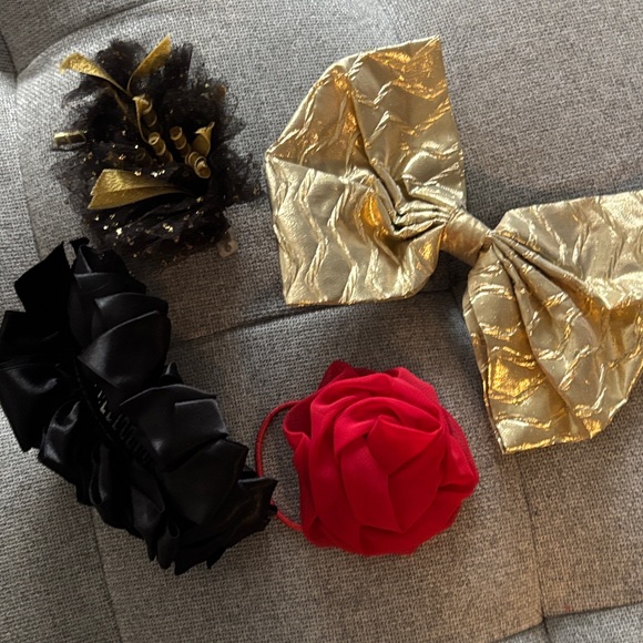 None Accessories - Vintage Luxurious Gold and Black Hair Accessory Collection